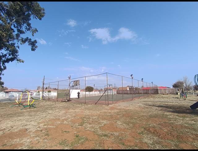 4 BEDROOM HOUSE FOR SALE IN MANDELA VIEW